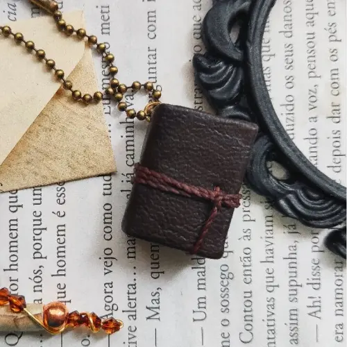Mini Grimorio com folhas Envelhecidas