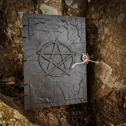 Grimório Artesanal Nó Celta, Triskle, Pentagrama 200 páginas envelhecidas(pentagrama)