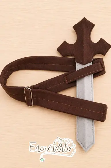 Espada com Cinto em Feltro