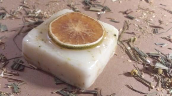 Sabonete Vegano Laranja e Flor de Calêndula