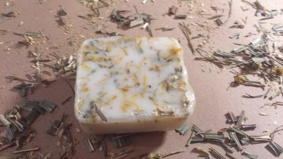 Sabonete Vegano Laranja e Flor de Calêndula