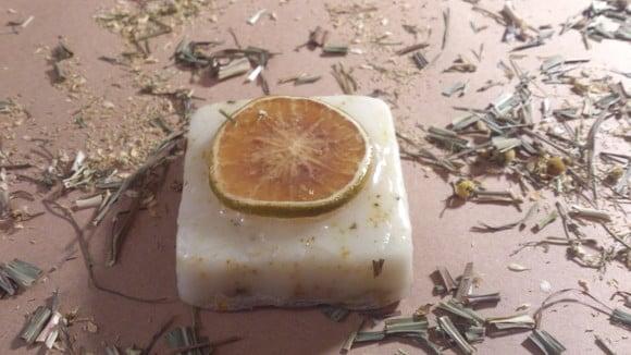 Sabonete Vegano Laranja e Flor de Calêndula