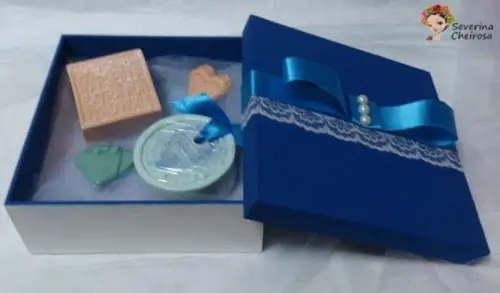 Caixa Padrinhos com sabonetes