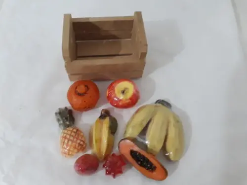 Caixote com frutas diversas