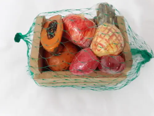 Caixote com frutas diversas