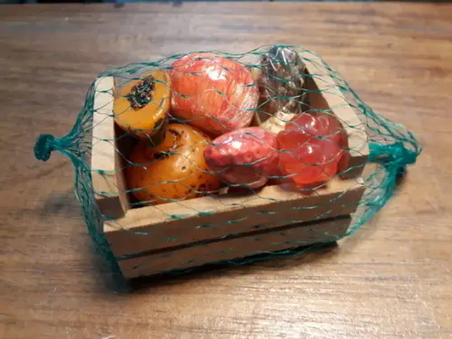 Caixote com frutas diversas