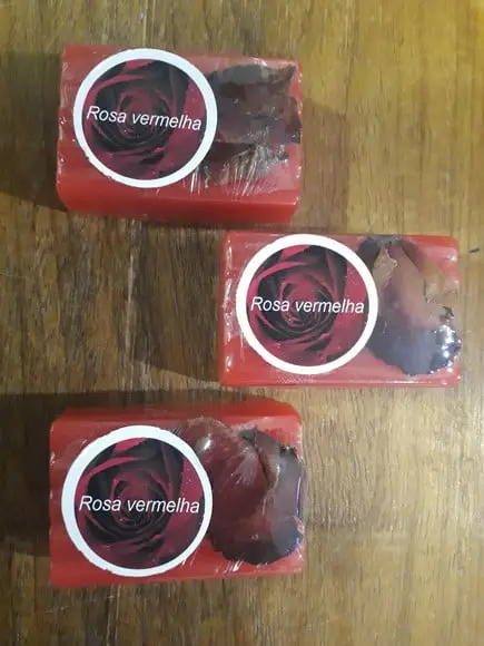 Rosa Vermelha - 100% Natural com Pétalas de Rosas