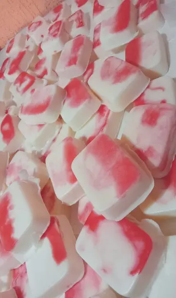 Sabonete Artesanal Vegano de Rosas - Medio 50 Gramas