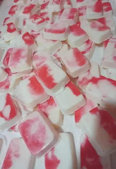Sabonete Artesanal Vegano de Rosas - Medio 50 Gramas