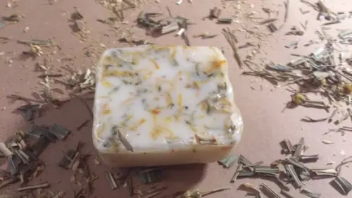 Sabonete Vegano Laranja e Flor de Calêndula