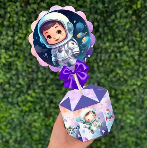 Arquivo Centro de Mesa Astronauta Lilas Studio e Pdf s/ nome