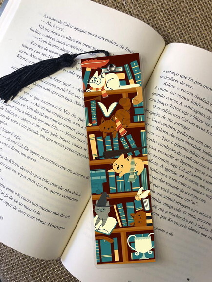 Marca Pagina Plastificado Estante de Livros com Gatos