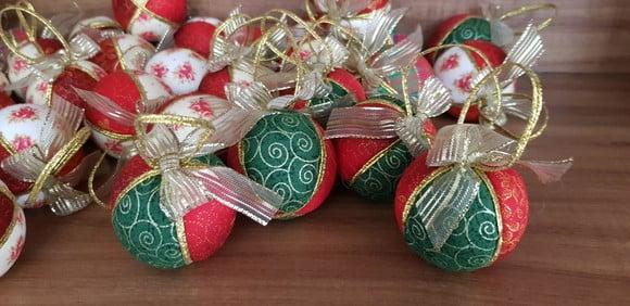 Bolas de Natal em patchwork