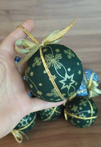 Bolas de Natal em patchwork