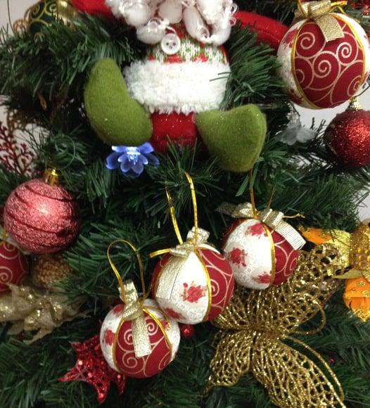 Bolas de Natal em patchwork