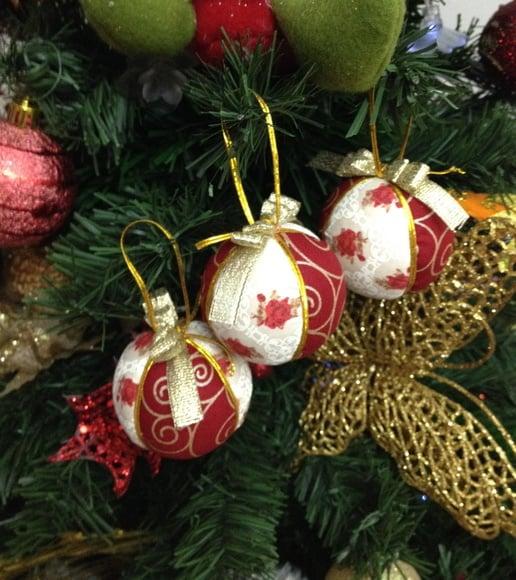 Bolas de Natal em patchwork