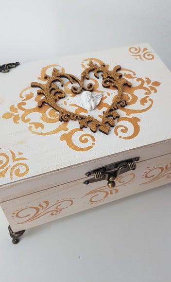 Urna para cinzas Anjinho Branco com ouro velho