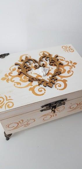 Urna para cinzas Anjinho Branco com ouro velho