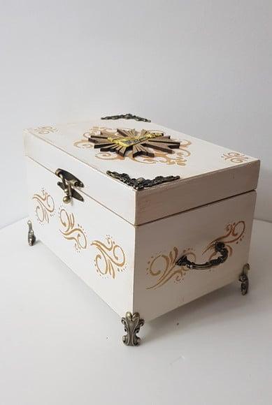 Urna para Cinzas Branco com Ouro Velho Nsa. Sra. Aparecida