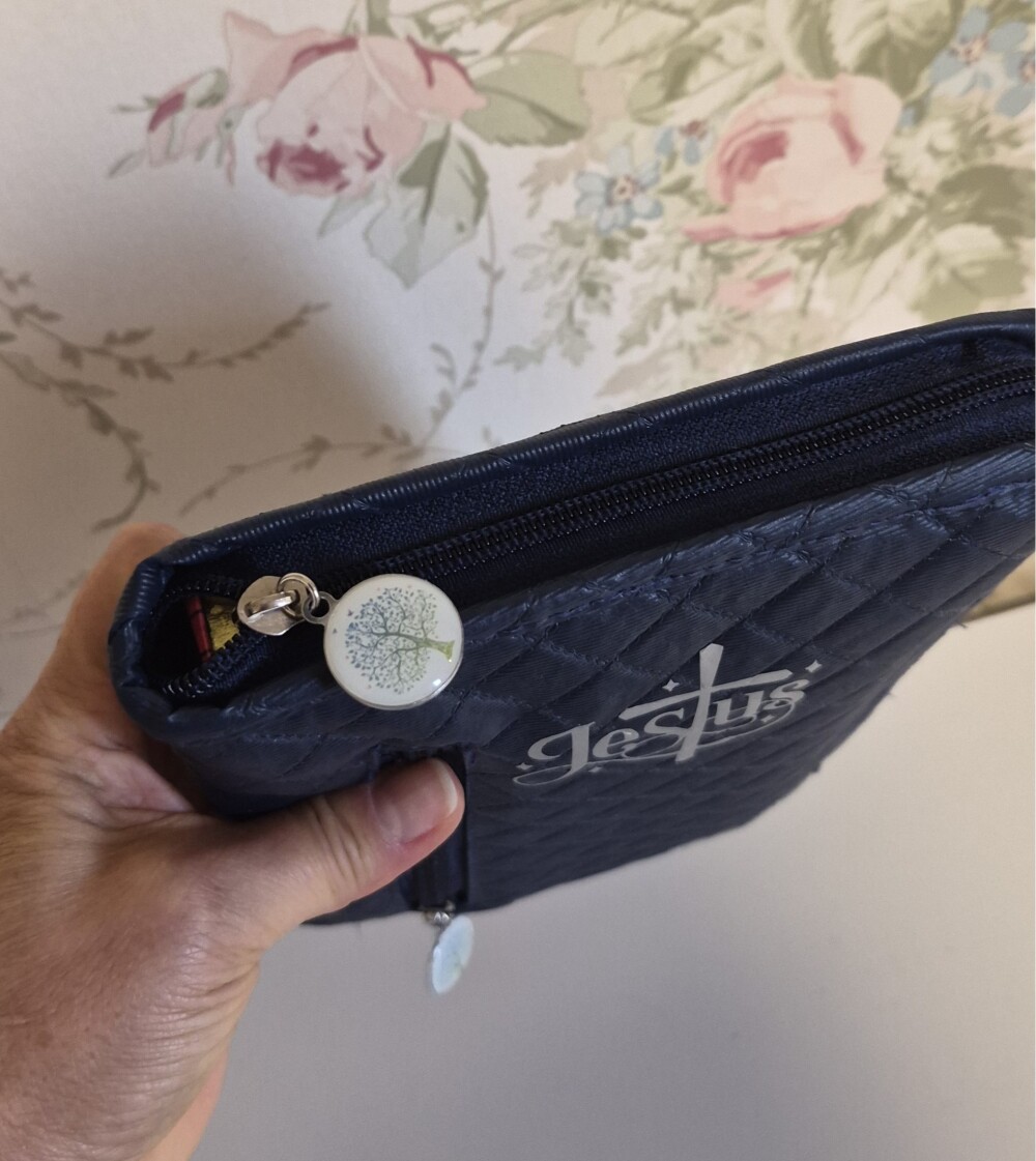 Capa de bíbia em corino personalizada