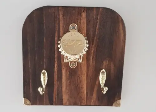 Abridor de garrafas de parede com porta chaves