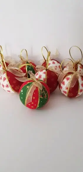 Bolas de Natal em patchwork