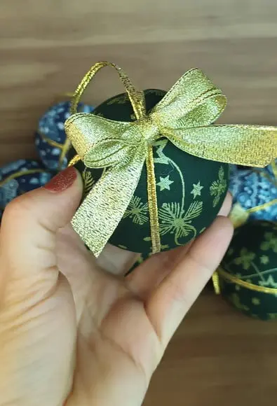 Bolas de Natal em patchwork
