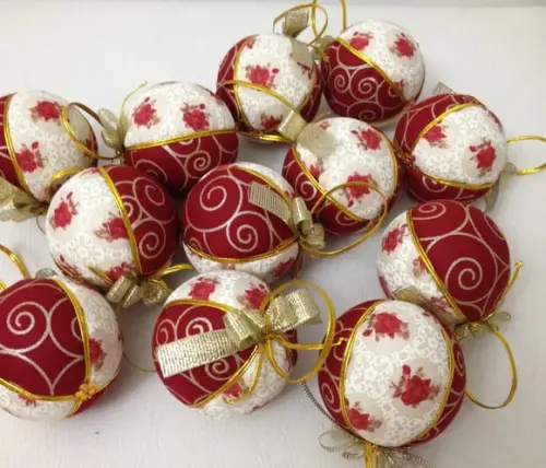 Bolas de Natal em patchwork