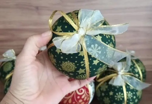 Bolas de Natal em Patchwork