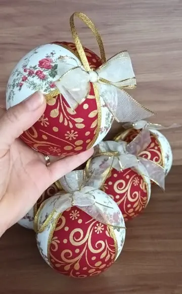 Bolas de Natal em Patchwork