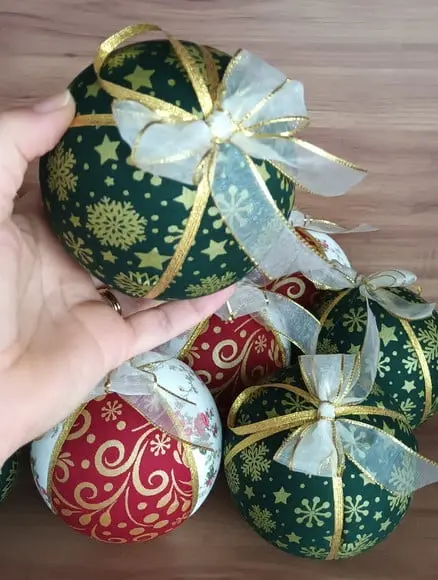 Bolas de Natal em Patchwork