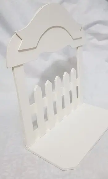 Quadro cenário com cerca e placa