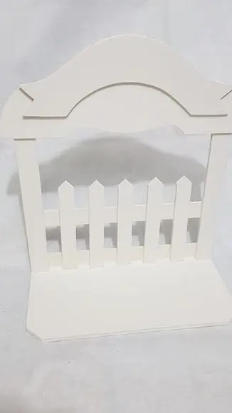 Quadro cenário com cerca e placa