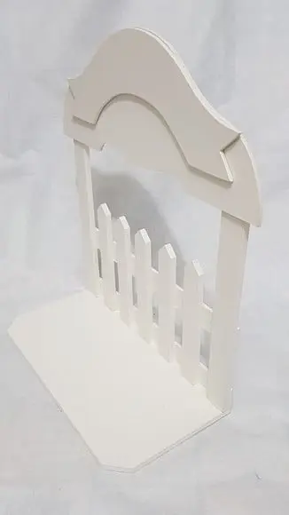 Quadro cenário com cerca e placa