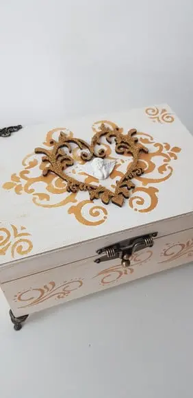 Urna para cinzas Anjinho Branco com ouro velho