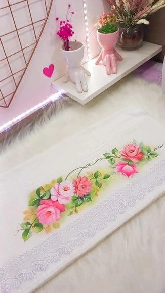 Jogo de Toalha Banho e Rosto com Pintura a Mão - Rosas
