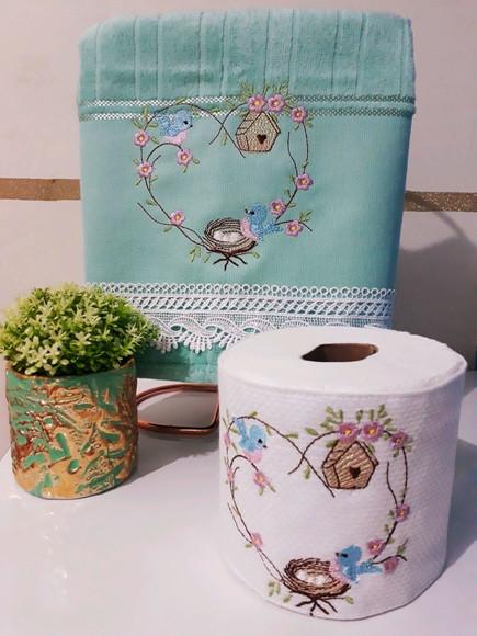 Kit Toalha de Rosto e Porta Papel Higiênico Bordado - Passarinho