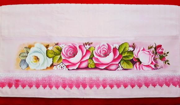 Toalha de Banho Pintada à Mão com Barrado em Guipir - Rosas