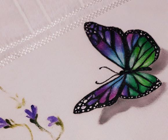 Toalha de Banho Pintada à Mão com Guipir - Flores e Borboleta