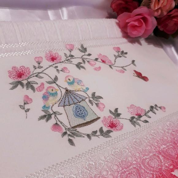 Toalha de Mão Lavabo Bordada - Flores e Casa de Passarinho