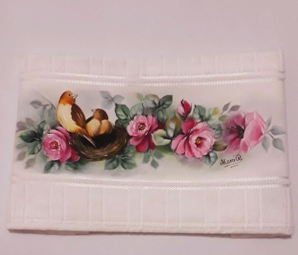 Toalha de Rosto Pintada à Mão - Rosas e Pássaros