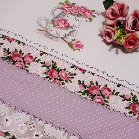 Pano de Copa ou Prato Bordado - Bule, Xícara e Rosas