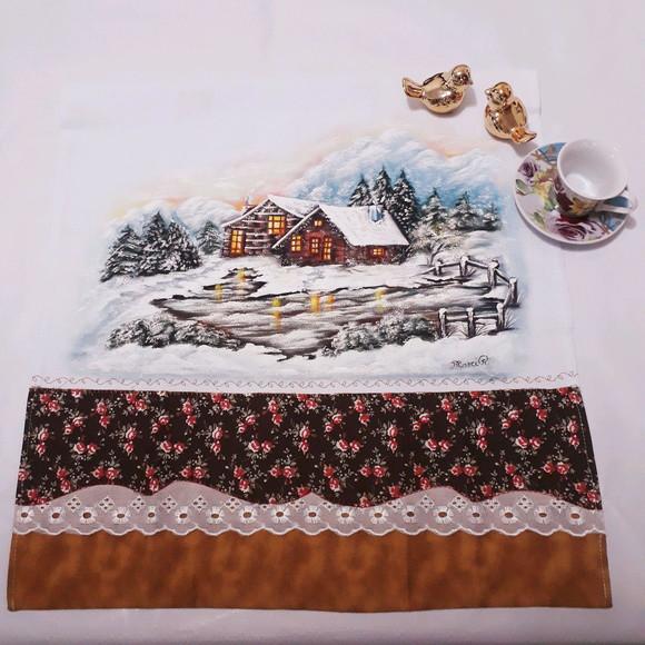 Pano de Copa ou Prato Pintado à Mão - Casinhas na Neve
