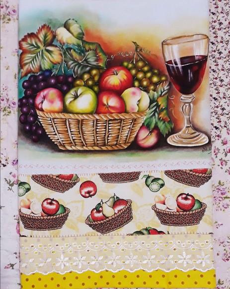 Pano de Copa ou Prato Pintado à Mão - Cesto com Frutas e Vinho