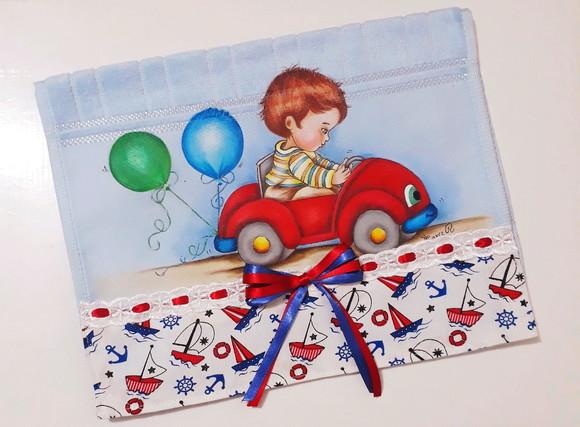 Toalha de Mão Escolar-Menino Passeando de Carro