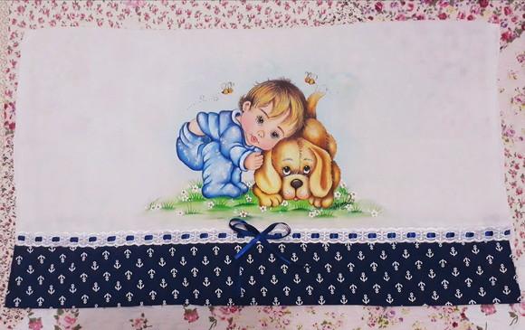 Fralda de passeio pintada à mão - menino com cachorrinho