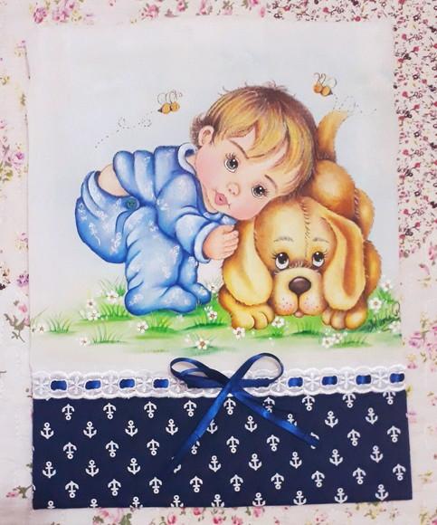 Fralda de passeio pintada à mão - menino com cachorrinho