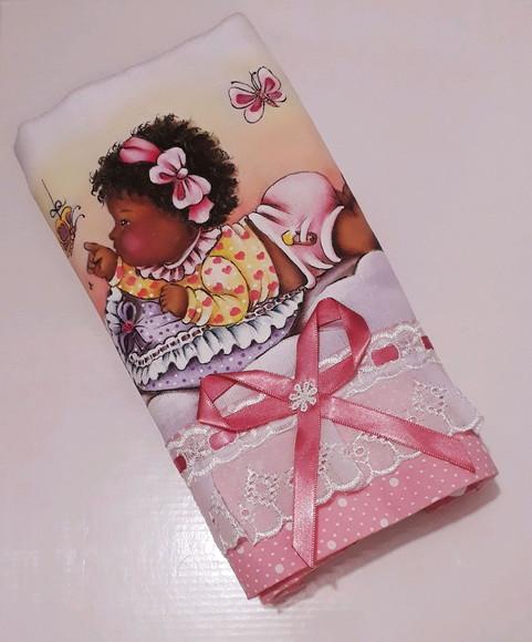 Fralda Passeio-menina Brincando com Borboleta