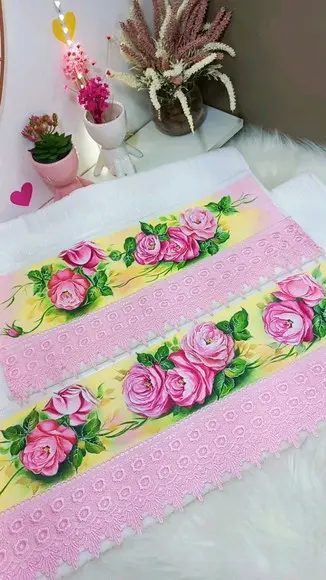 Jogo de Toalha Banho e Rosto com pintura à mão - Rosas