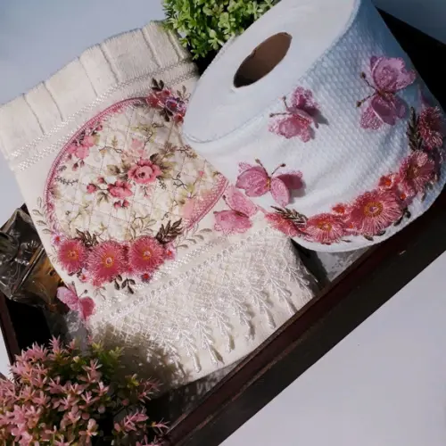 Kit Toalha de Lavabo e Porta Papel Higiênico Bordado